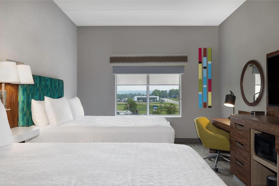 Bed, TV and multimedia, Bedroom