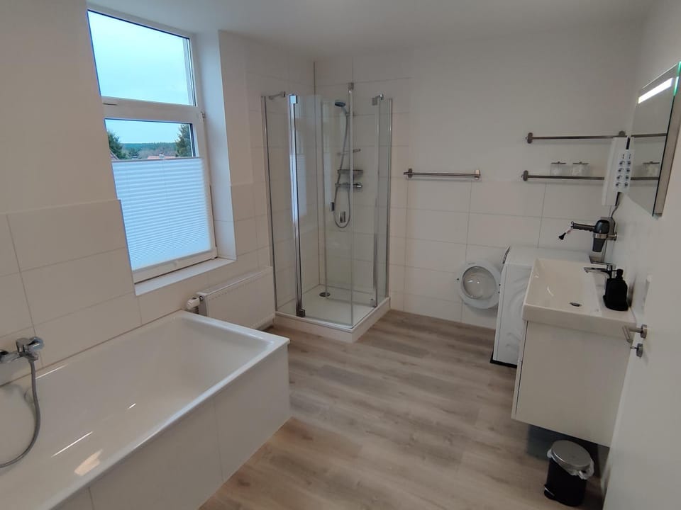 Shower, Bathroom, Bath, towels