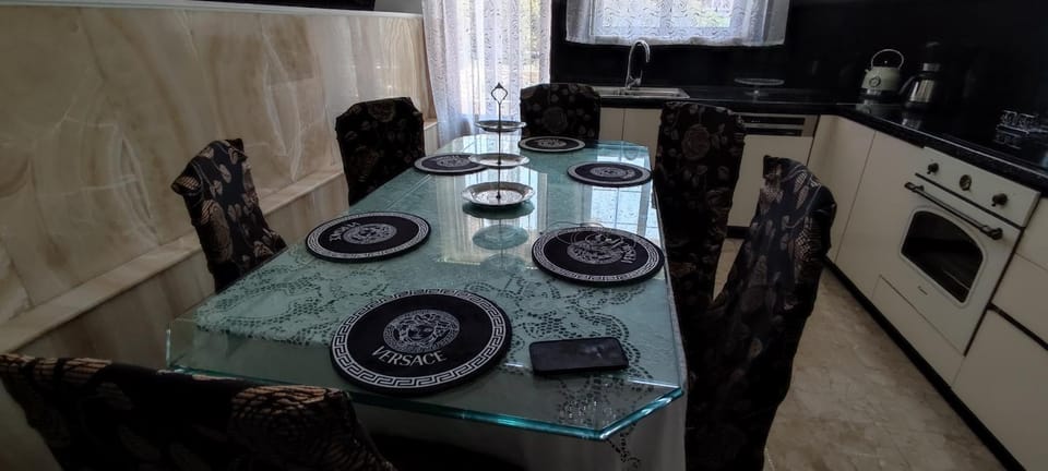 Kitchen or kitchenette, Dining area, pet friendly, stove