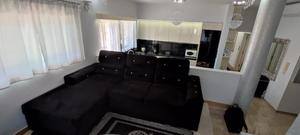Communal lounge/ TV room, Kitchen or kitchenette, Living room, Seating area, Evening entertainment
