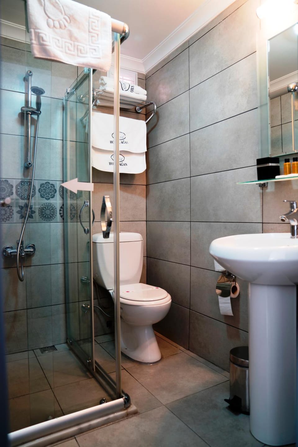 Shower, Toilet, Bathroom