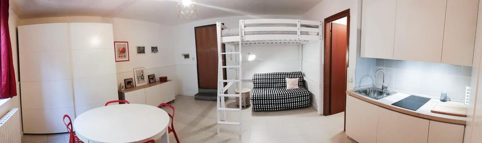 Bed, Kitchen or kitchenette, Living room, Photo of the whole room, Seating area, Bedroom