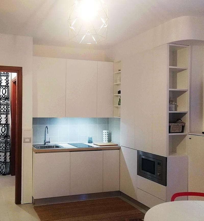 Kitchen or kitchenette, minibar, stove