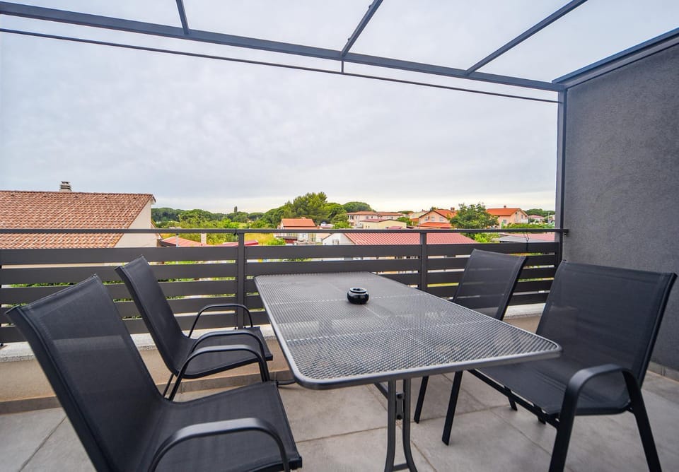 Patio, View (from property/room), Balcony/Terrace, Garden view, Quiet street view