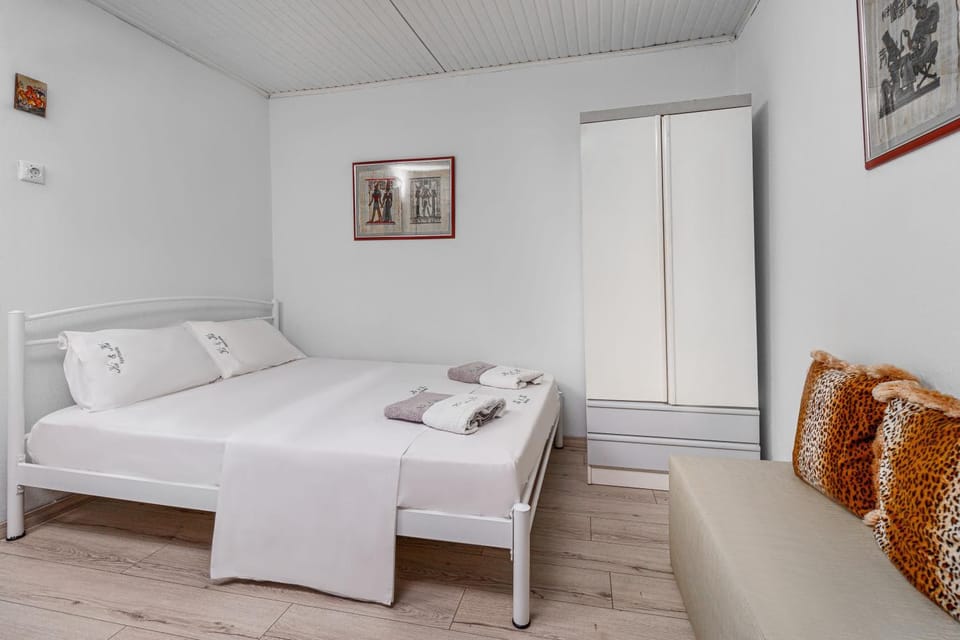 Bed, Bedroom, wardrobe