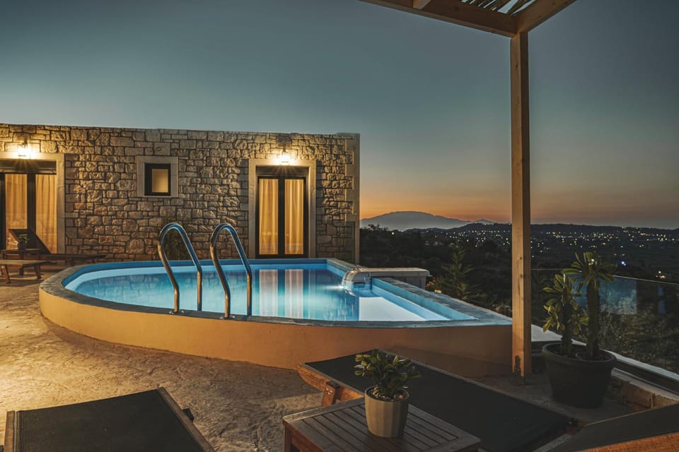 Patio, Night, Natural landscape, Hot Tub, Mountain view, Pool view, Swimming pool, Sunrise, Sunset, sunbed