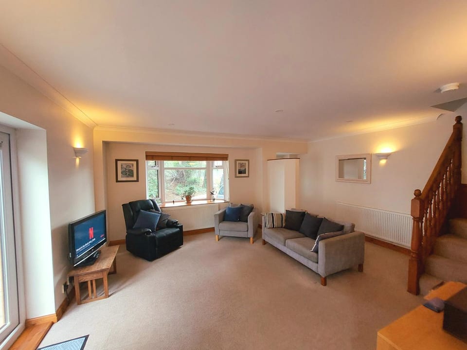 Communal lounge/ TV room, TV and multimedia, Living room, Seating area