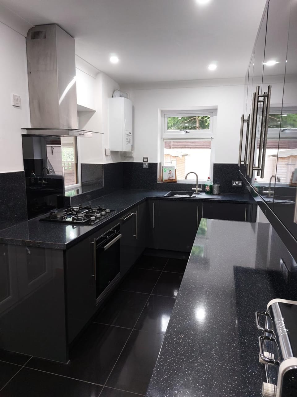 Communal kitchen, dishwasher, washing machine