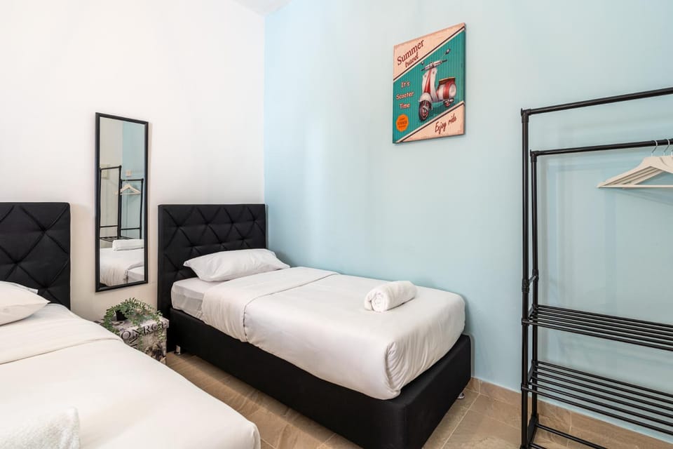 Bed, towels