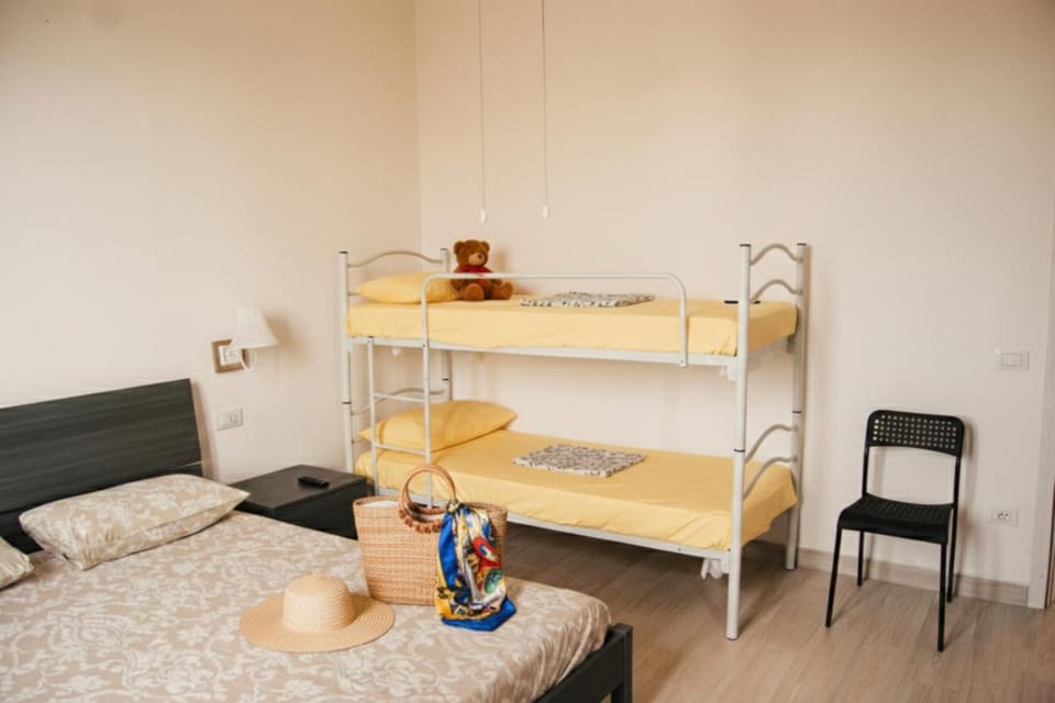 Bed, Bedroom, bunk bed