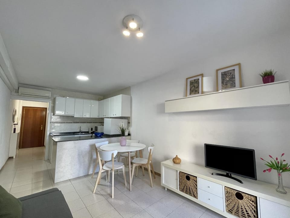 TV and multimedia, Kitchen or kitchenette, Living room, Dining area