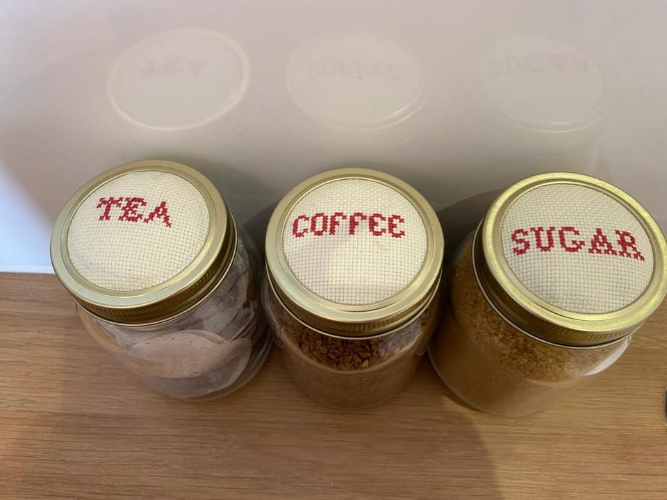 Coffee/tea facilities, Decorative detail