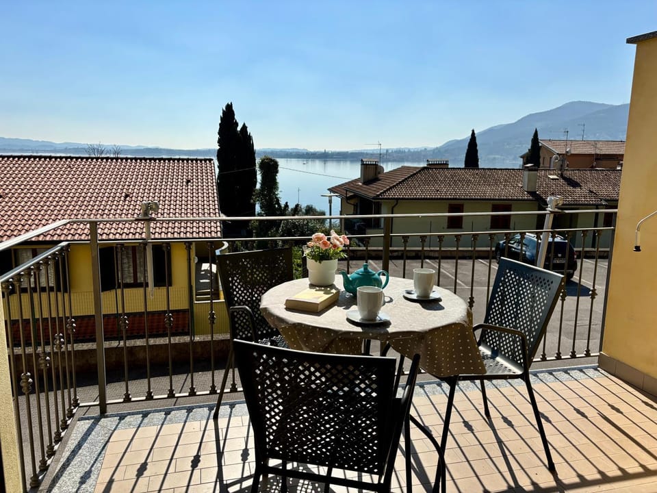 Patio, Day, Natural landscape, View (from property/room), Balcony/Terrace, Balcony/Terrace, Dining area, Lake view, Mountain view, Breakfast