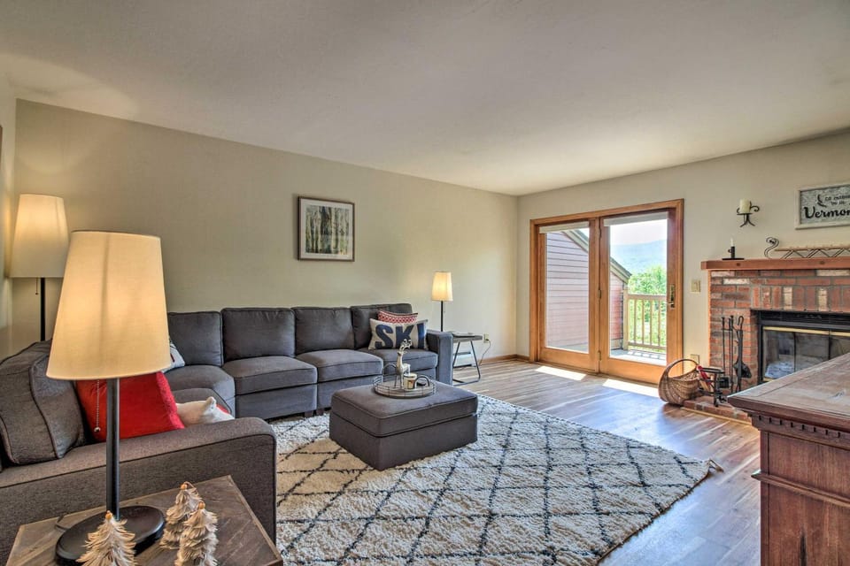 Timber Creek Townhome w/ 2 Decks & Mtn Views! House in Dover
