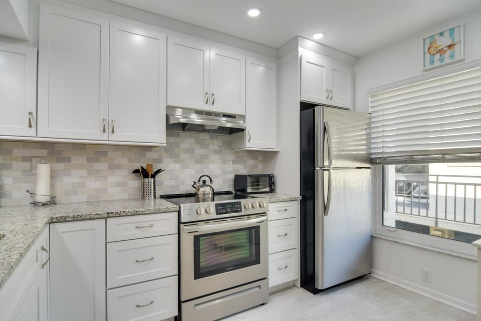 Isla Del Sol Condo ~ 2 Miles to St Pete Beach! House in Isla del Sol
