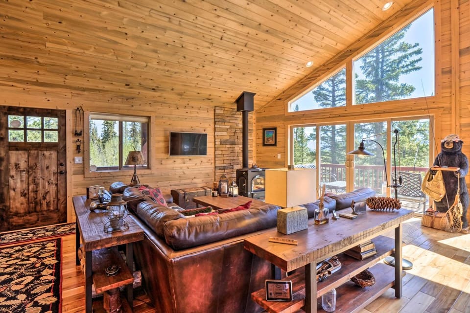Jefferson Cabin w/ Fire Pit: Near Hiking Trails! Cabin in Park County