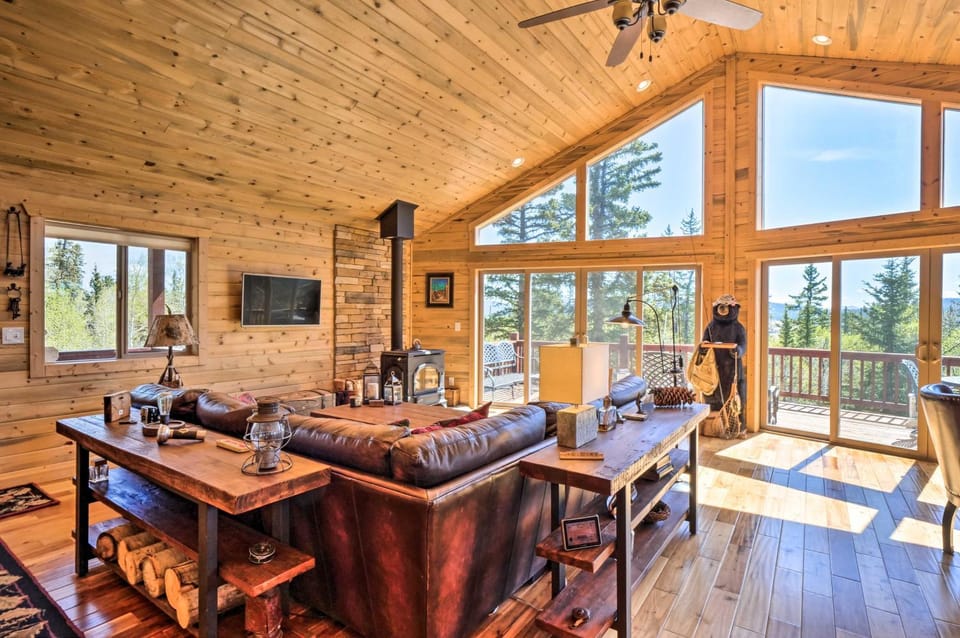 Jefferson Cabin w/ Fire Pit: Near Hiking Trails! Cabin in Park County