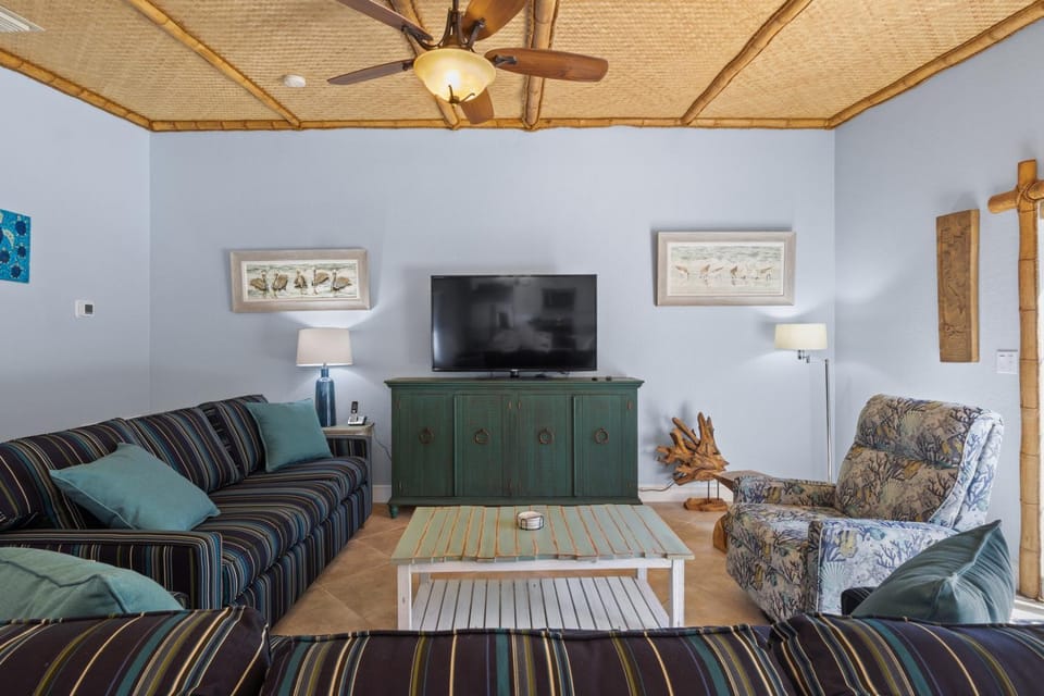 Chiki Tiki West - 303 - 64th Street Unit A House in Holmes Beach