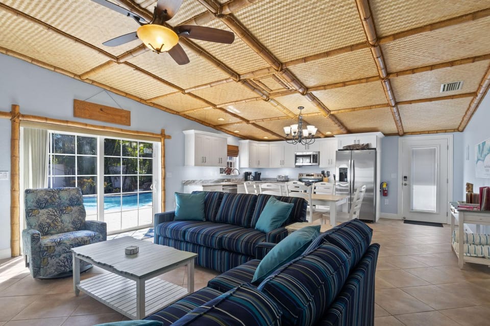 Chiki Tiki West - 303 - 64th Street Unit A House in Holmes Beach