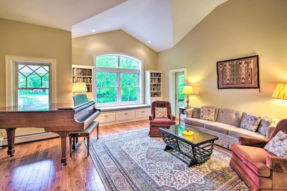 4 Mi to Ski Slopes: Family-Friendly Bartlett Home! House in Glen