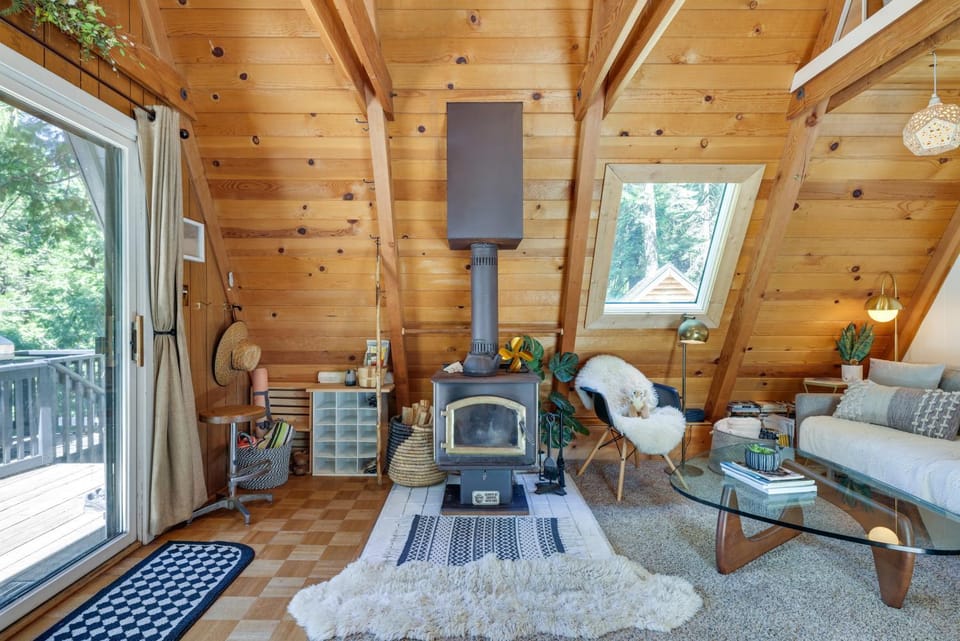 Decks, Grills and Fire Pit Camp Connell Hideaway! House in Dorrington