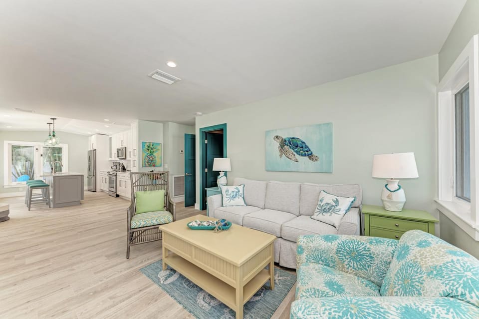 Sea La Vie: 1.5 Blocks to Beach, Pool, Tropical Backyard & Pool by Anna Maria Life Vacation Rentals House in Holmes Beach