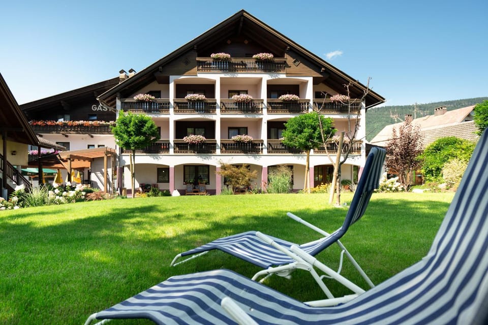 Property building, Summer, Garden