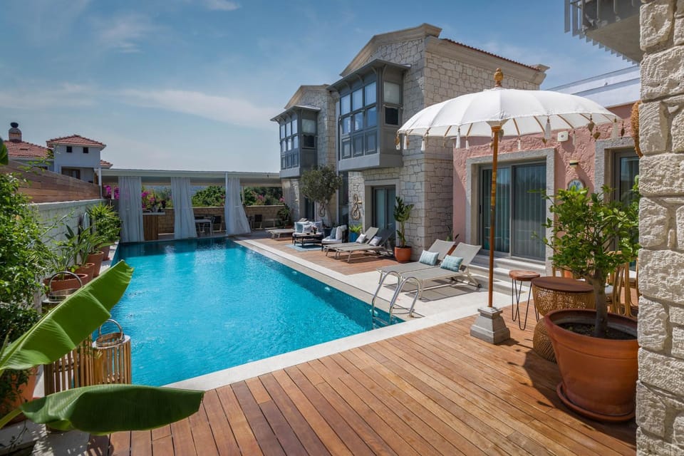 Pool view, Swimming pool, sunbed