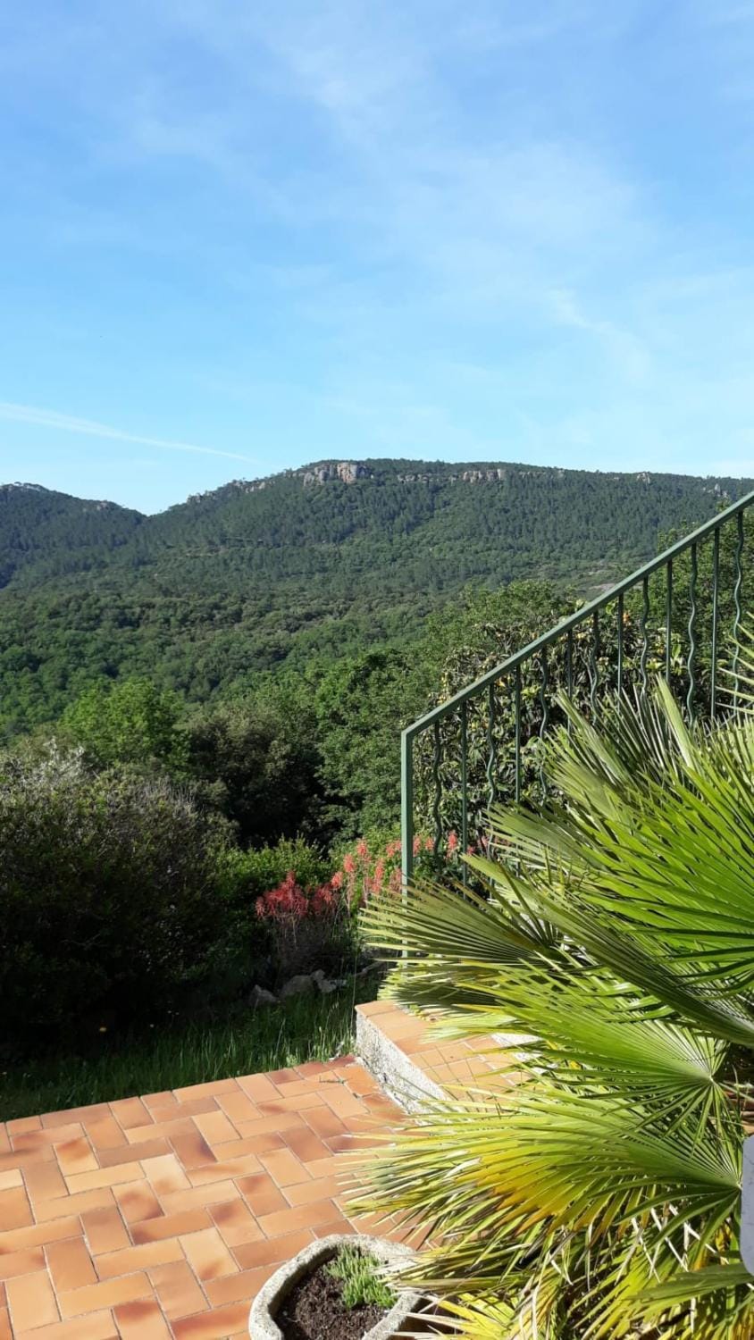 3-bedroom house with view House in French Riviera