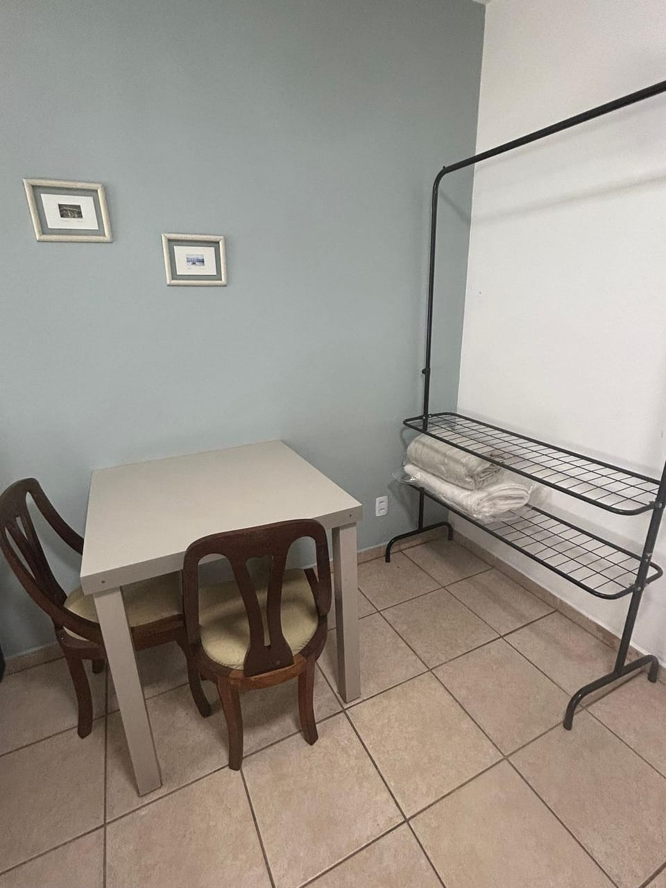 Seating area, Area and facilities