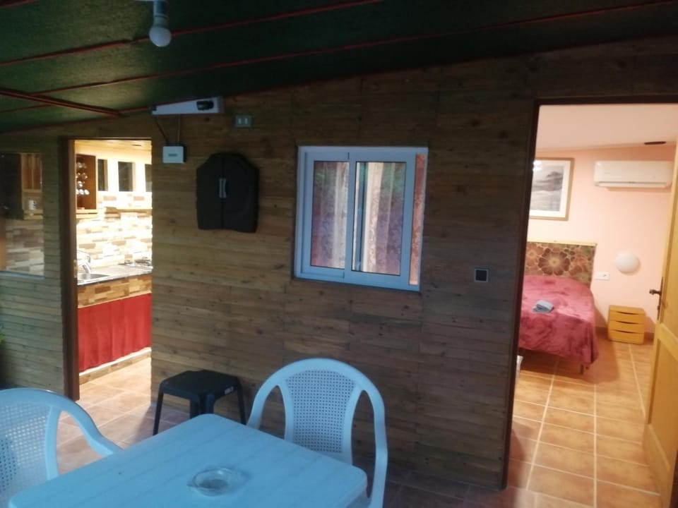 Property building, Patio, Facade/entrance, Bed, Natural landscape, Kitchen or kitchenette, Photo of the whole room, Bedroom, internet, shuttle