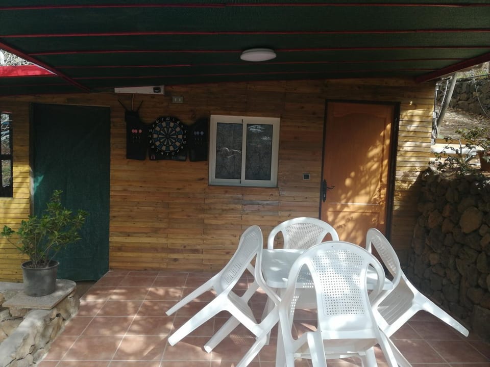 Property building, Darts, Balcony/Terrace