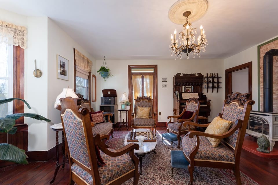 Property building, Seating area