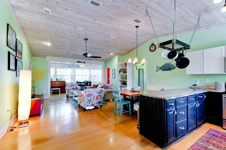 Captain's Quarters Spinnakers - 202 - 56th 1 House in Holmes Beach