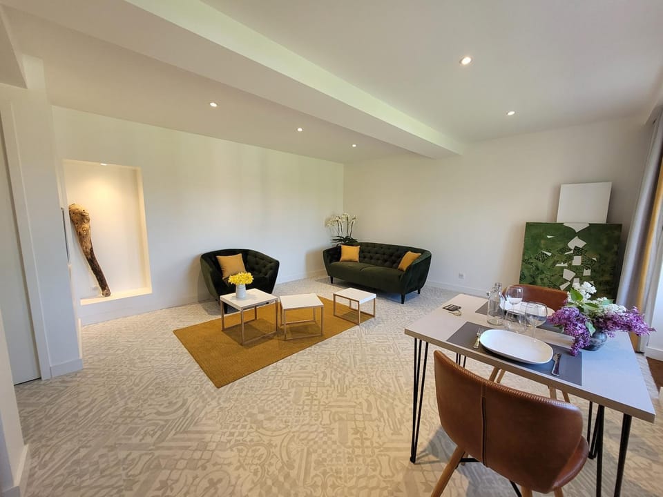 Living room, Seating area, Dining area