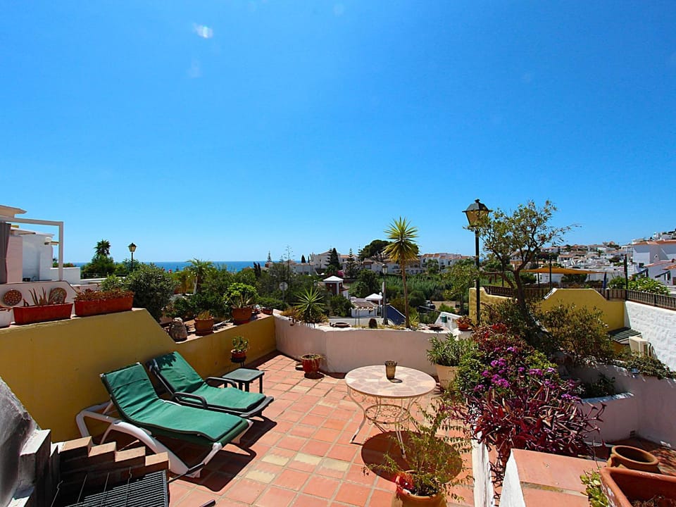 Patio, Day, Natural landscape, View (from property/room), Balcony/Terrace, Seating area, Sea view, sunbed