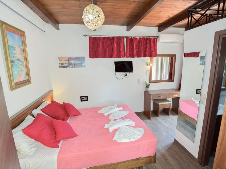 Bed, TV and multimedia, Photo of the whole room, Bedroom, air conditioner