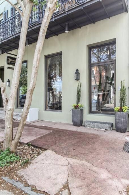 Historic Garden District 5BR with Parking and Balcony Apartment in New Orleans