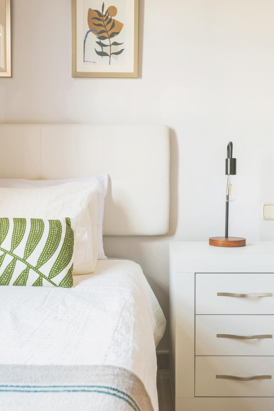 Bed, Seating area, Bedroom