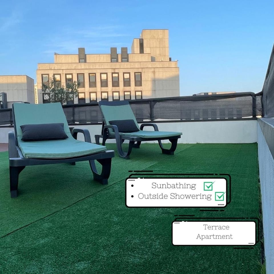 Balcony/Terrace, sunbed