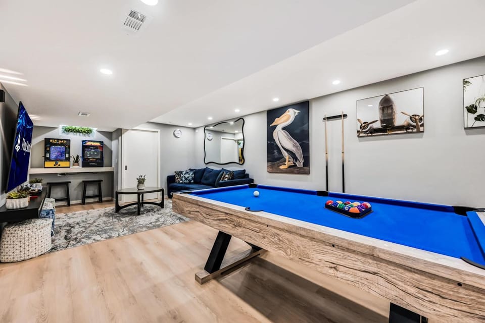 Modern 5BR, Kid-Friendly Home In Poconos with Pool Table House in Stroud Township