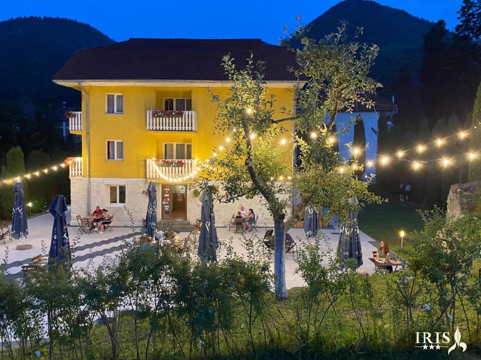 Property building, Restaurant/places to eat, Night, Neighbourhood, Garden, Balcony/Terrace, Guests, Guests, Garden view, Entertainment, group of guests, group of guests, Inner courtyard view