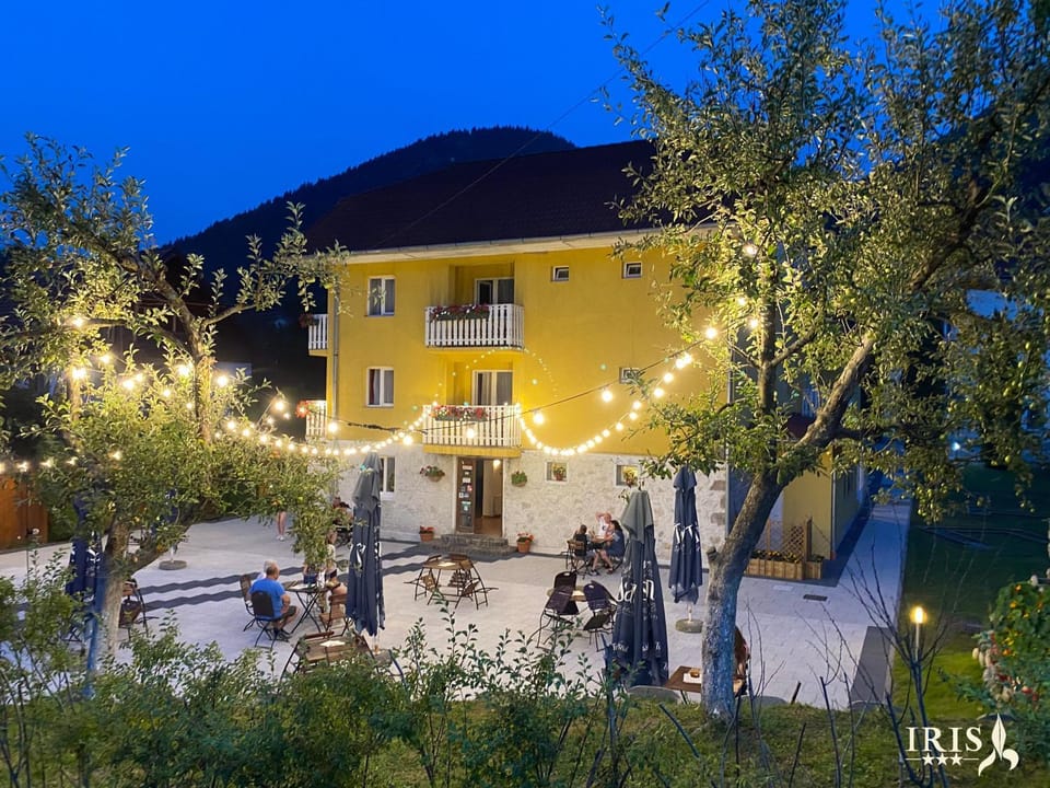 Property building, Night, Garden, Balcony/Terrace, Guests, Garden view, Entertainment, group of guests, group of guests