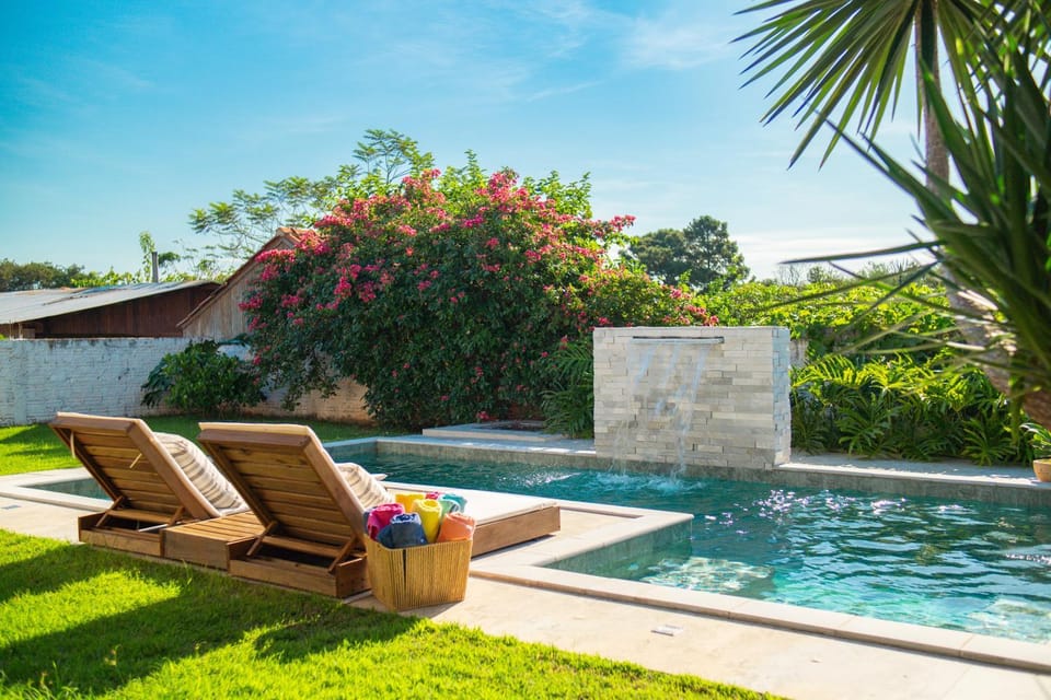 Patio, Spring, Day, Natural landscape, Garden, Garden view, Pool view, Swimming pool, sunbed