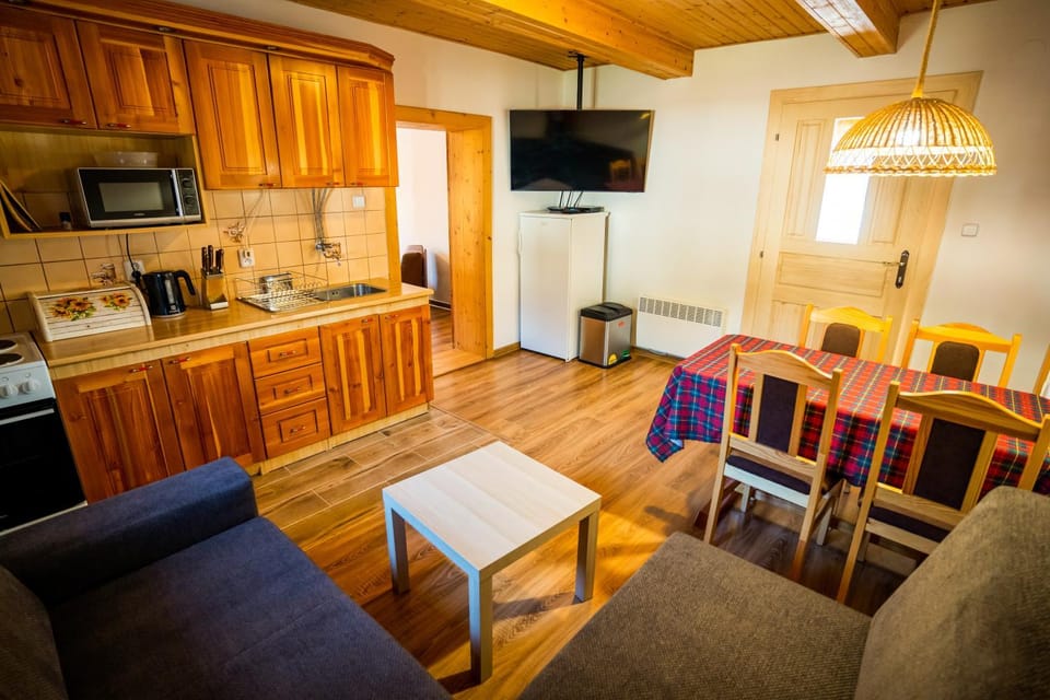 TV and multimedia, Kitchen or kitchenette, Living room, Dining area, minibar, pet friendly, stove