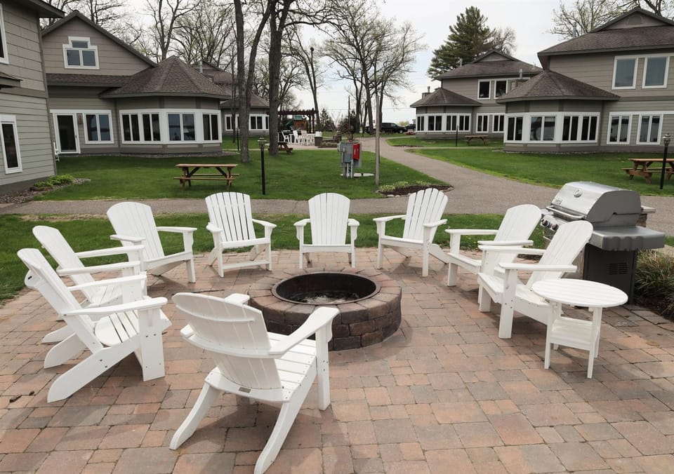 Property building, Patio, BBQ facilities, Seating area, flat iron
