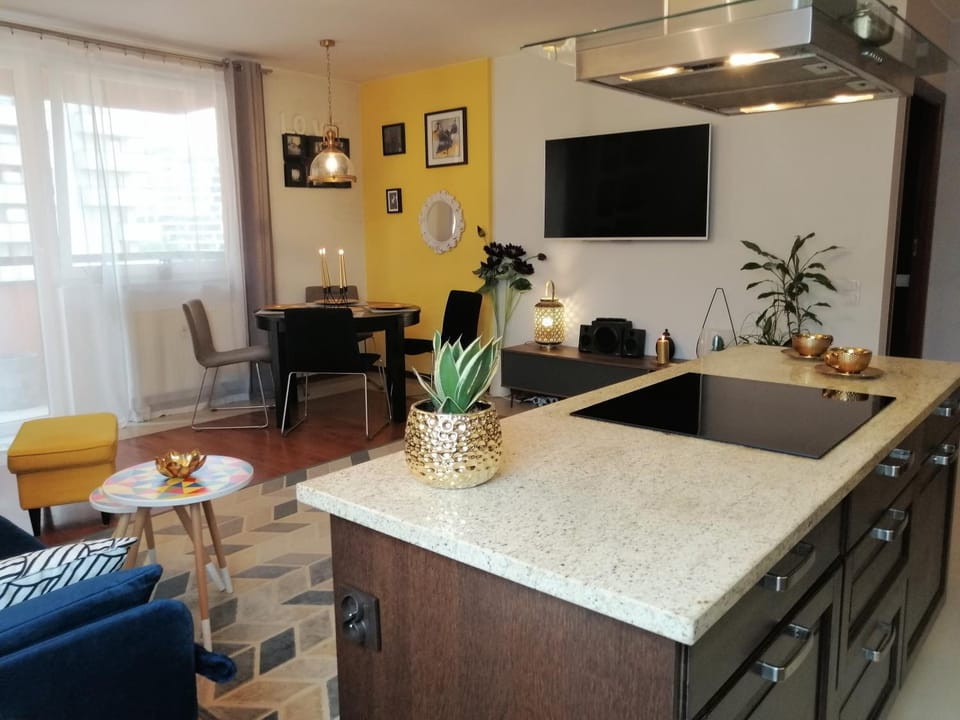 Kitchen or kitchenette, Living room, Dining area