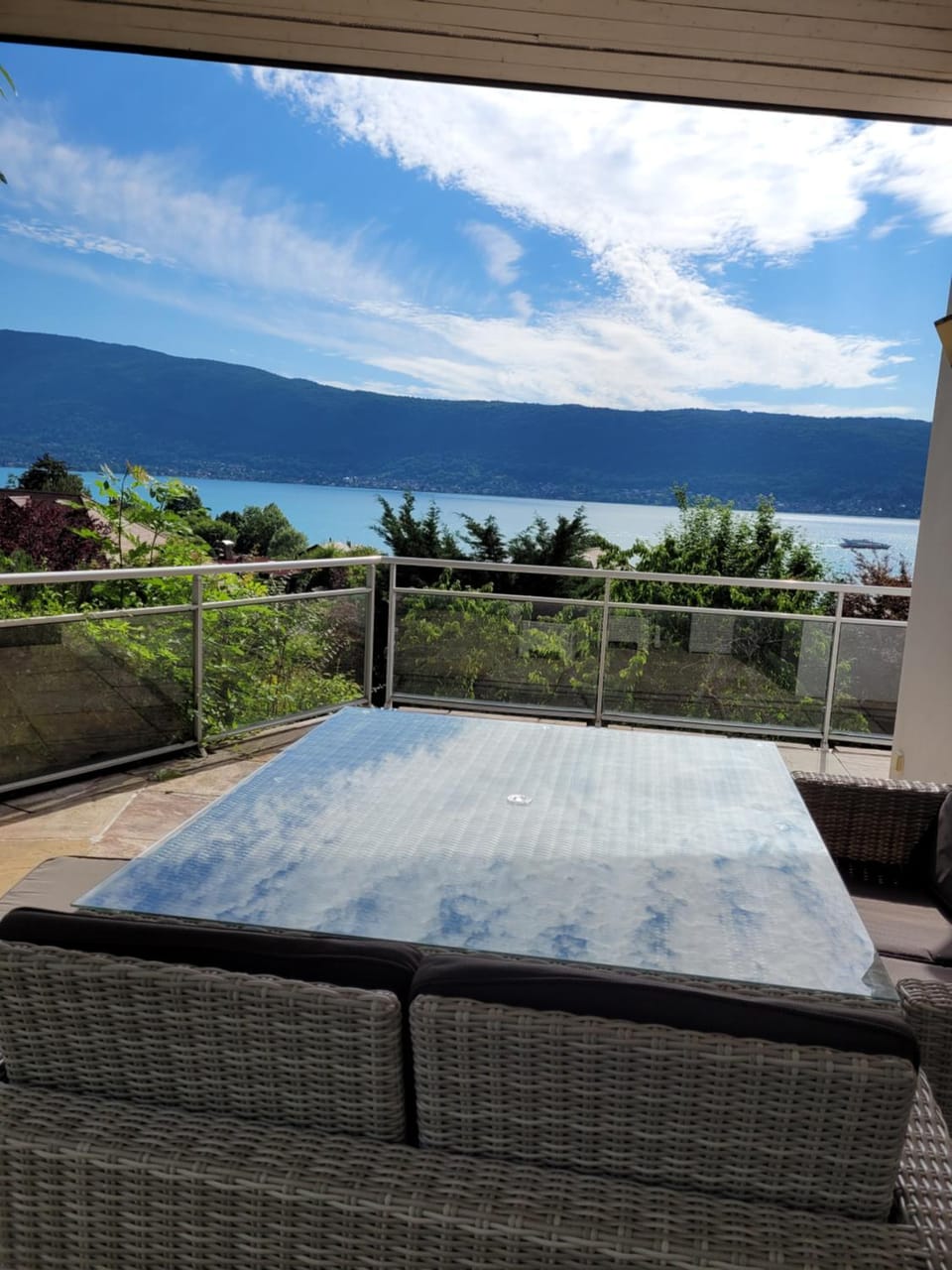 Sunshine Villa in front of Annecy Lake Villa in Menthon-Saint-Bernard