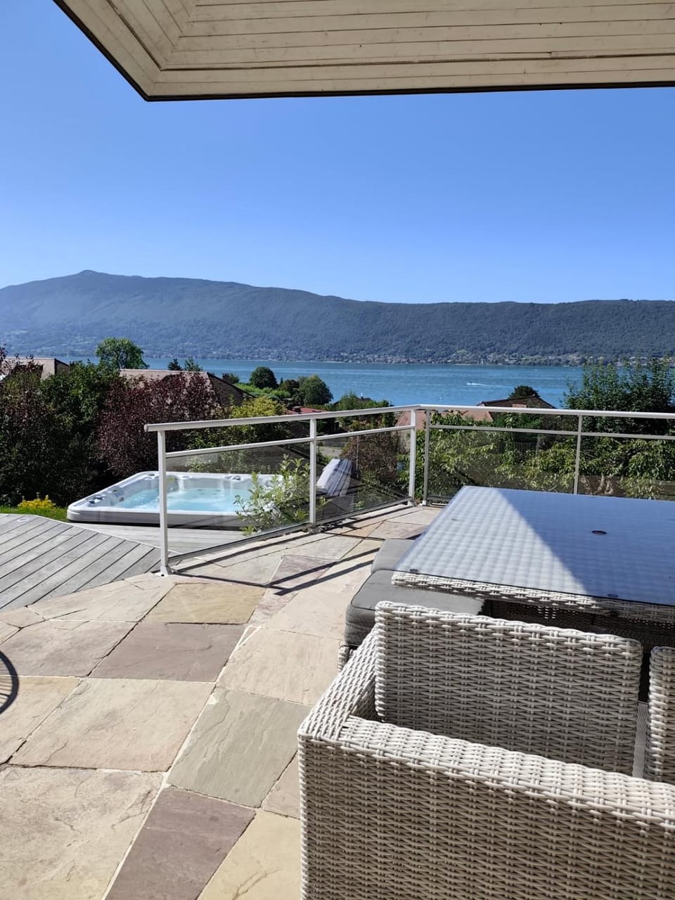 Sunshine Villa in front of Annecy Lake Villa in Menthon-Saint-Bernard