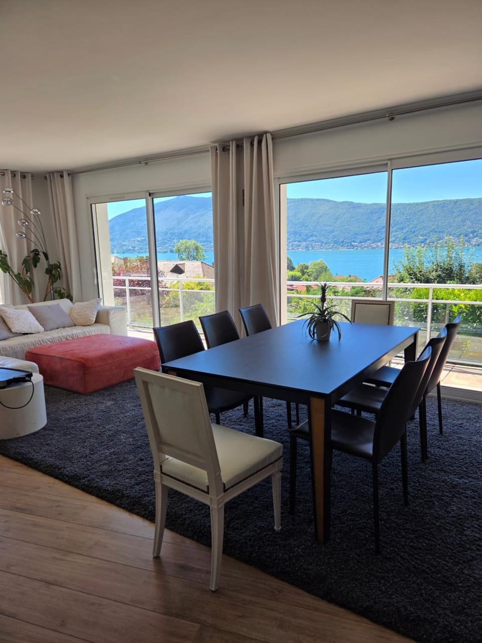 Sunshine Villa in front of Annecy Lake Villa in Menthon-Saint-Bernard